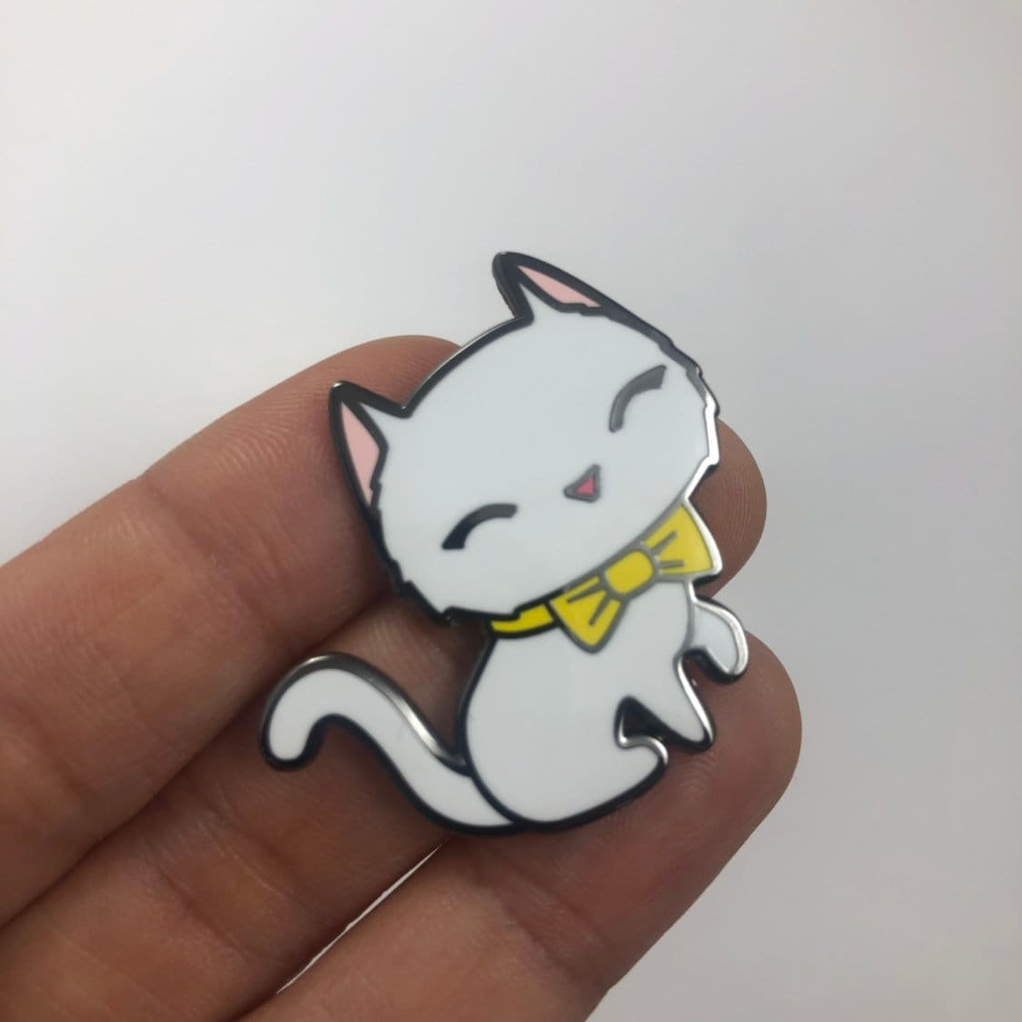 White Cat Enamel Pin, Cartoon Cat Pin, happy Cat Pin, Cat Art Pin, Cute Cat Gift