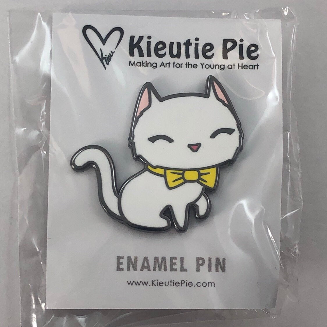 White Cat Enamel Pin, Cartoon Cat Pin, happy Cat Pin, Cat Art Pin, Cute Cat Gift