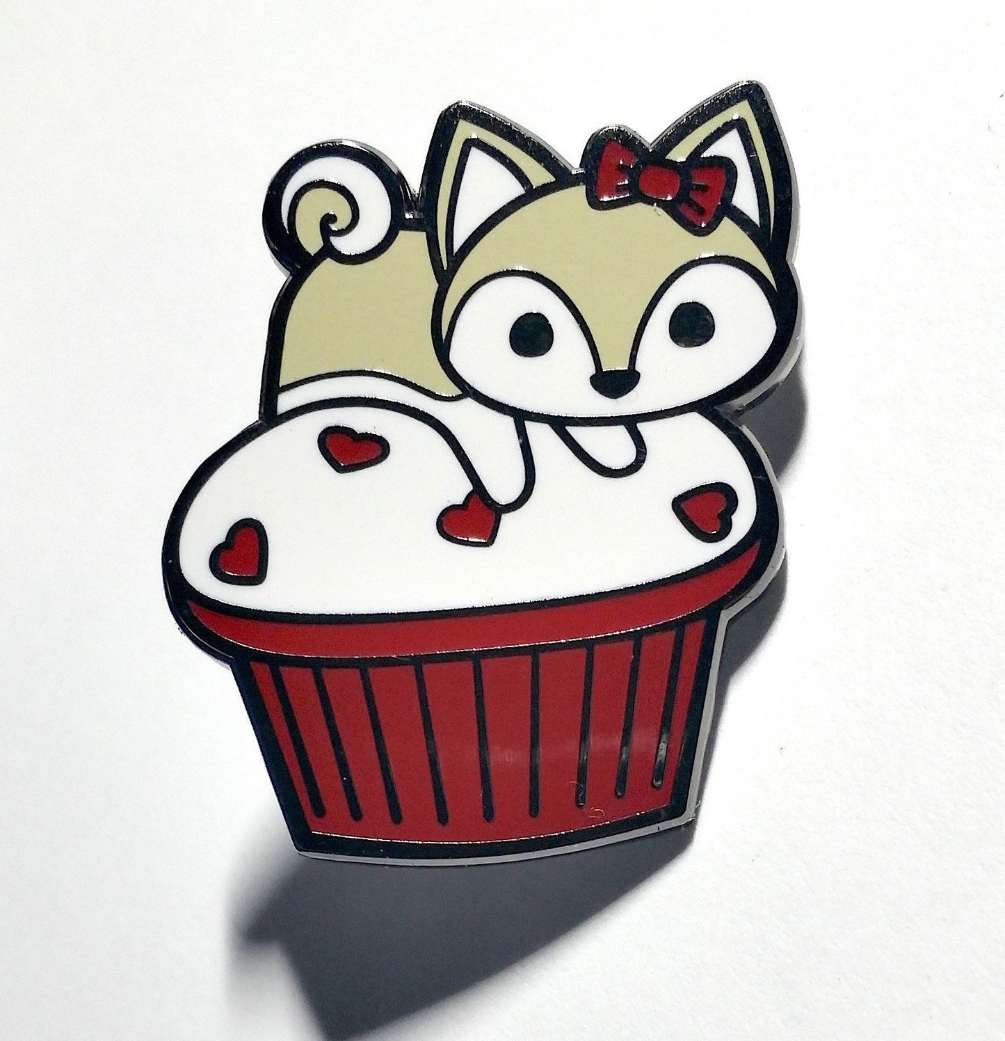 Cream Shiba Inu Pupcake pin, Cream Shiba Hard Enamel Pin, Shiba Red Velvet Cupcake Pin, Puppy Dog Brooch, Cartoon Shiba Art Pin, Red Velvet